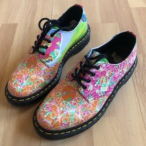 Dr. Martens Daze Smiths